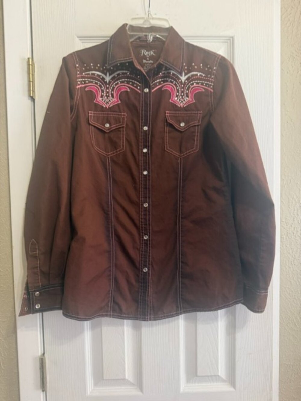 “Pearl Snaps, Bold Embroidery, True Wrangler Spirit” womens size small top